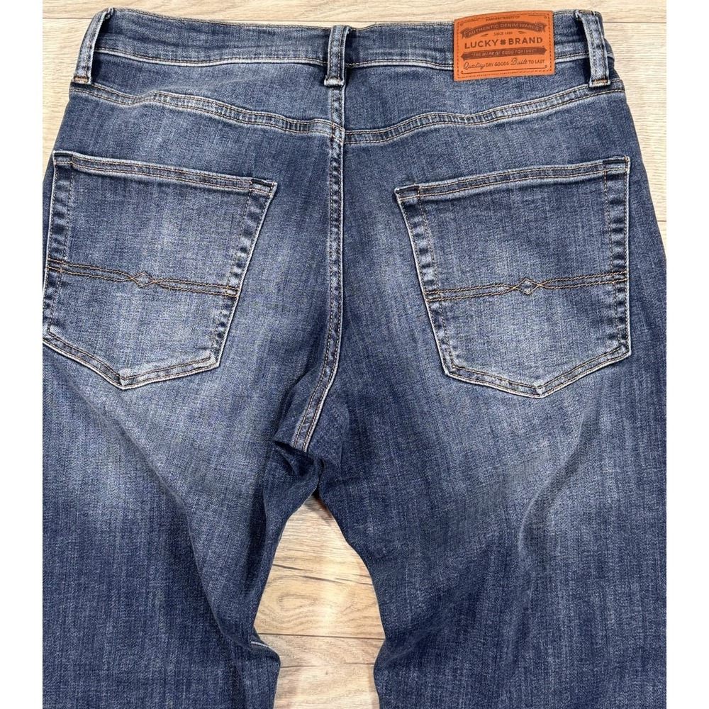 Lucky Brand 410 Straight Jeans Mens 32x32 Blue Medium Wash Denim 5-Pocket Casual - Picture 2 of 11